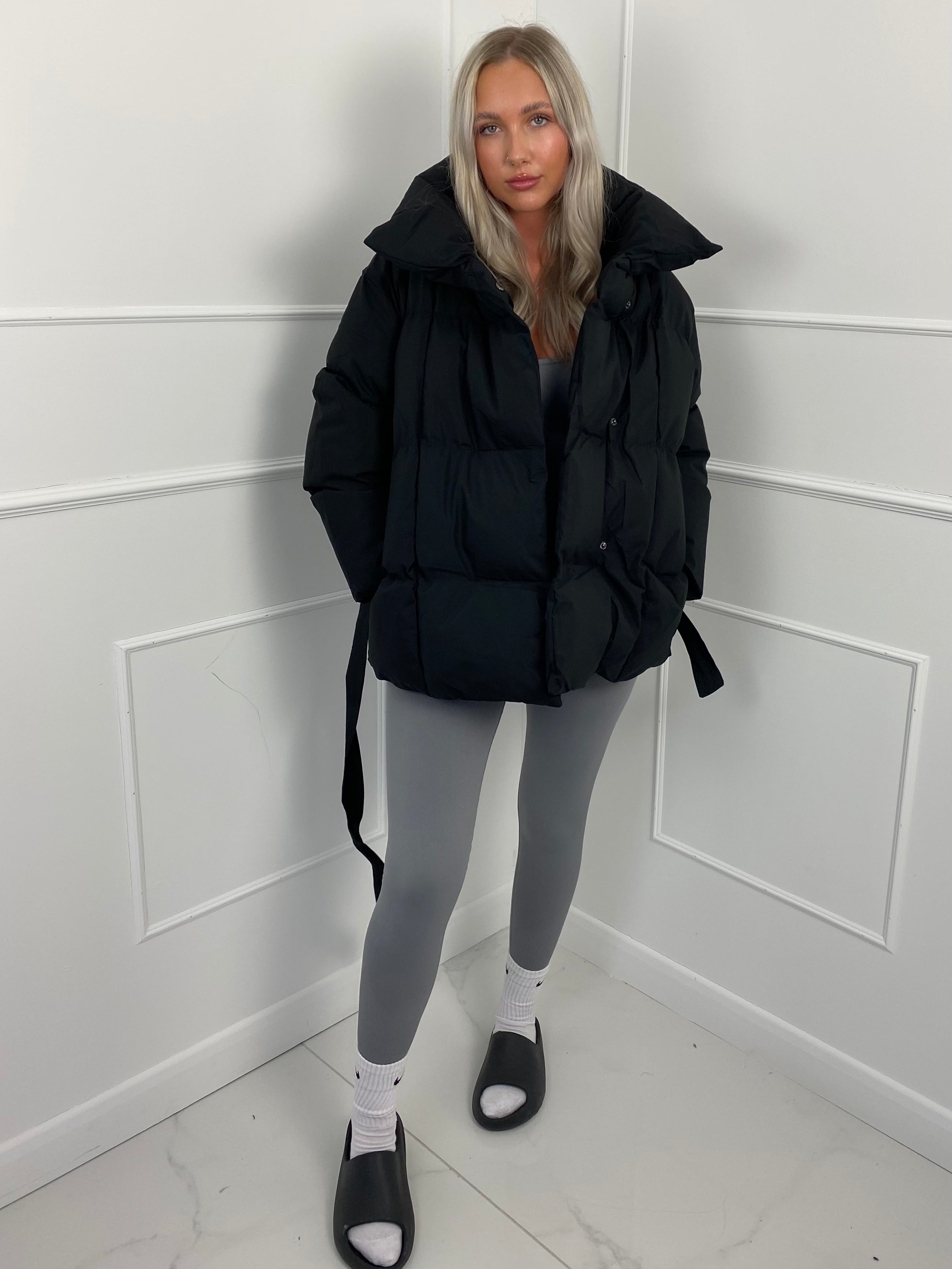 KARLY – Kurze Pufferjacke mit Gürteltasche