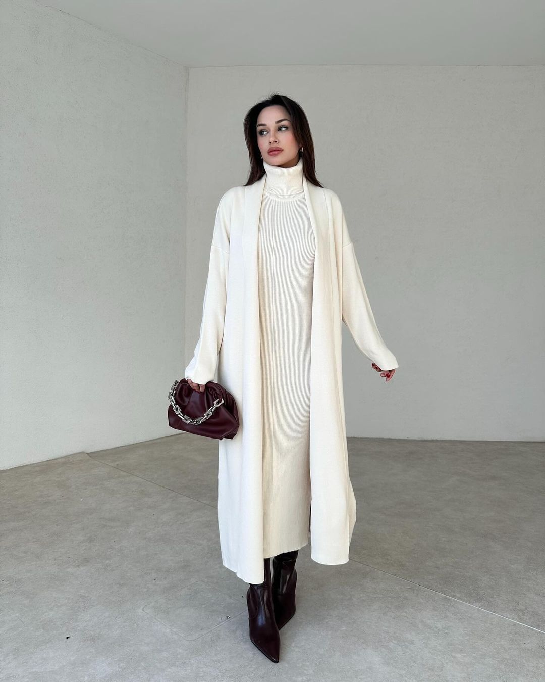 Livia – High-Neck Strickkleid & Cardigan-Set