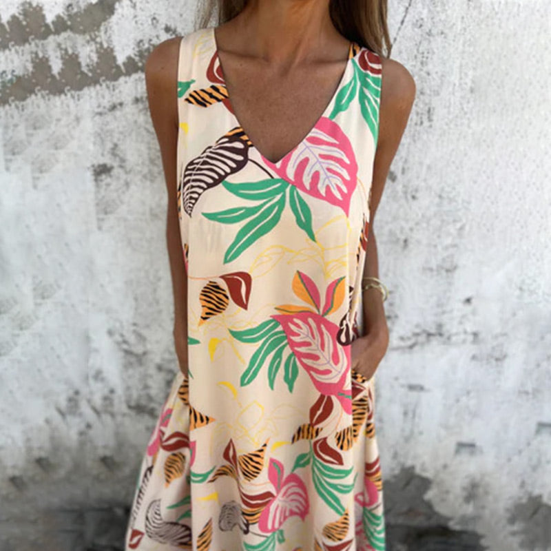 YLVA I MAXIKLEID MIT V-AUSSCHNITT