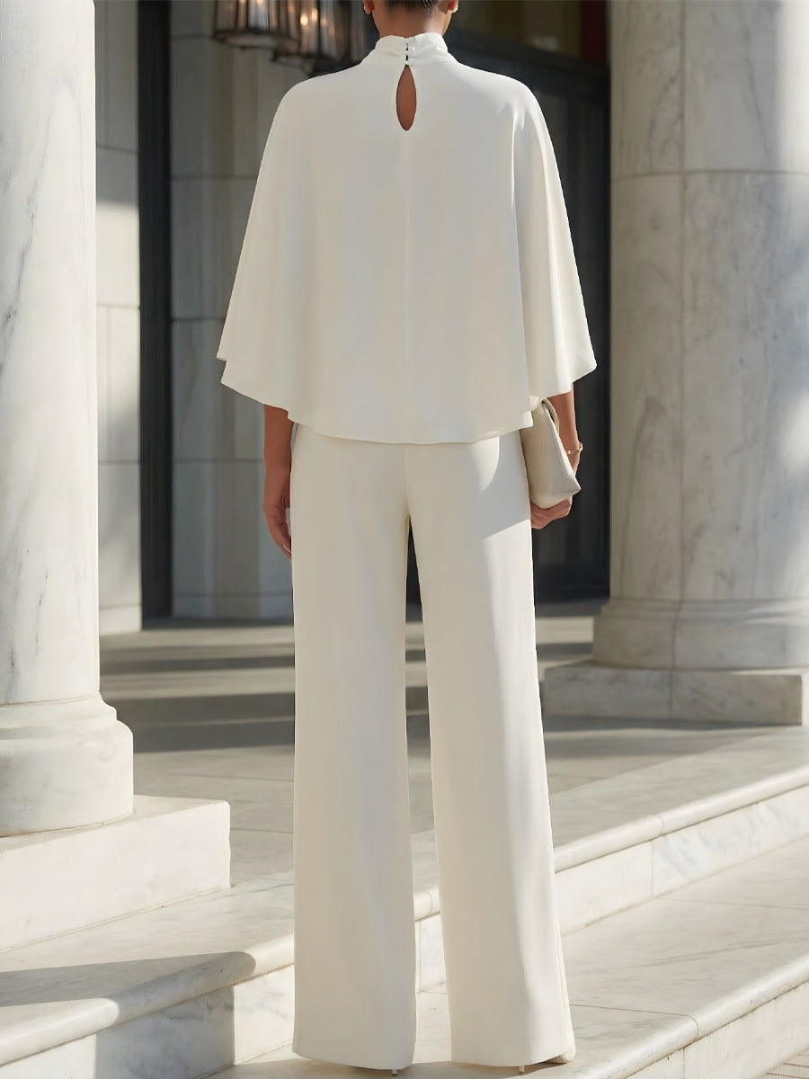 Set aus hochgeschlossener Bluse mit Umhangärmeln und geschlitzter Hose mit weitem Bein