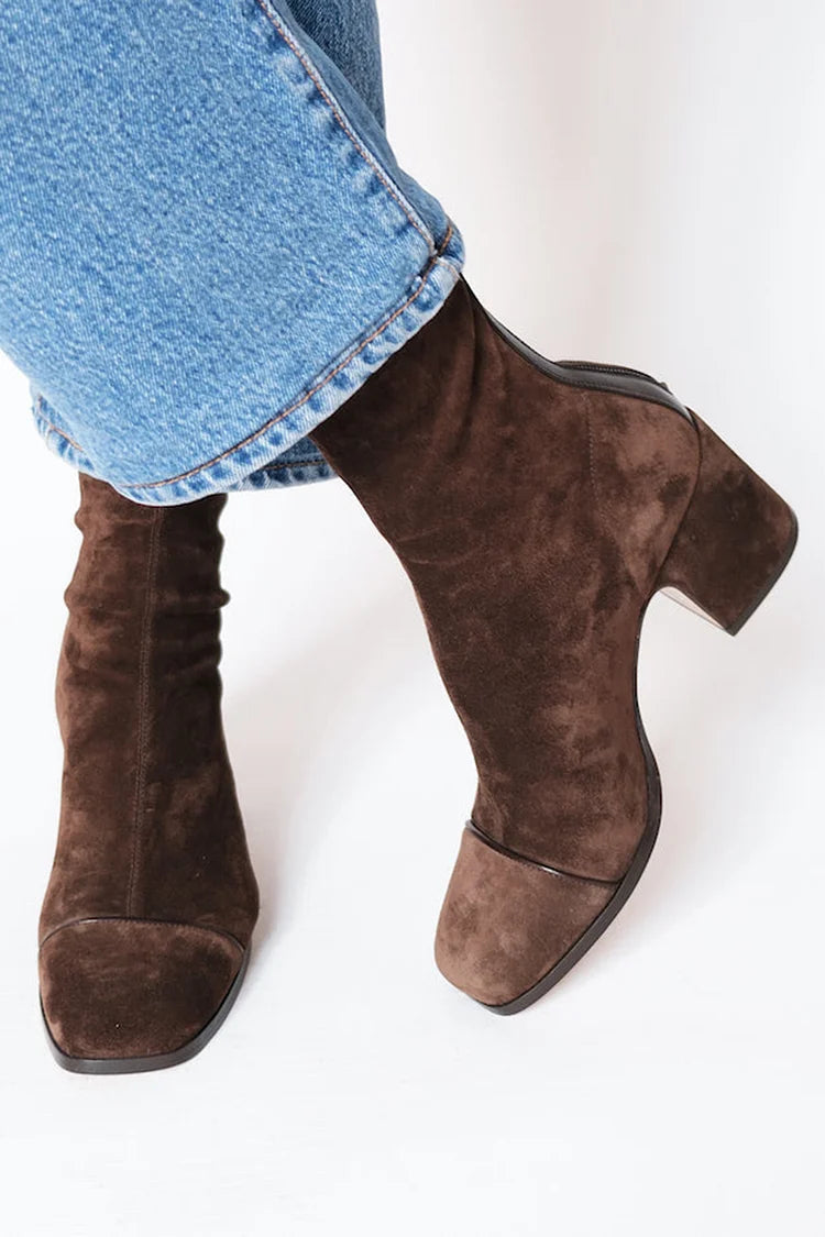 Ilanit™ | Luxe Stiefelette aus Wildleder mit mittlerem Absatz