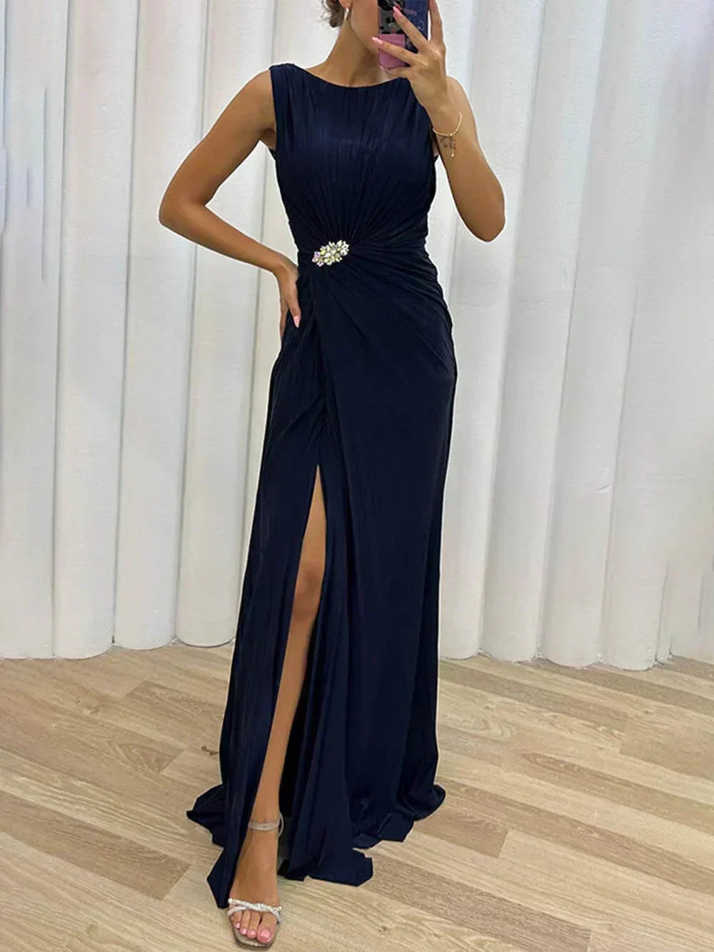 Yael™ | Elegantes Kleid mit hohem Kragen
