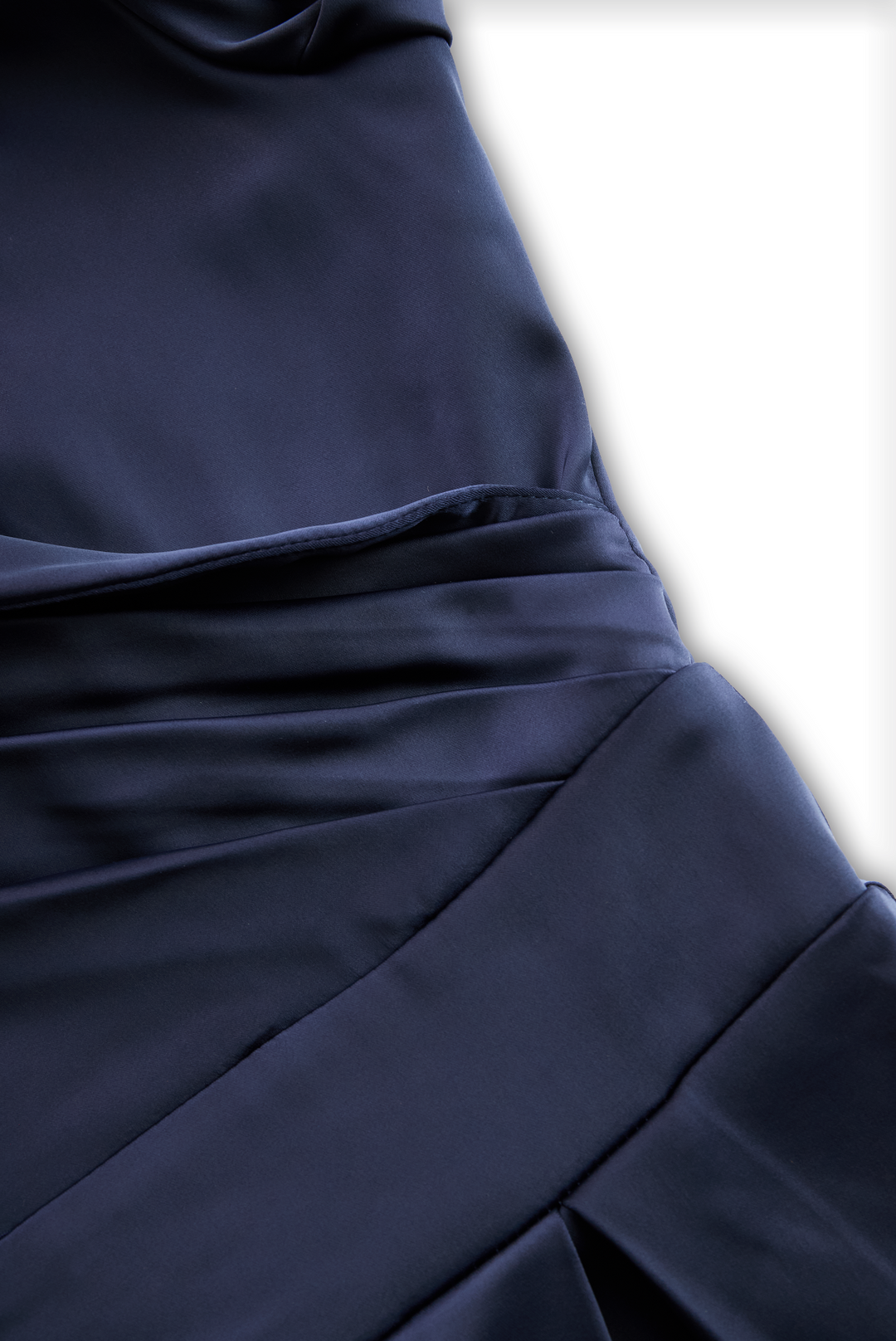 Vintage-inspiriertes Midikleid aus Satin mit drapiertem Kragen