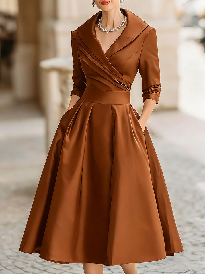 Vintage-inspiriertes Midikleid aus Satin mit drapiertem Kragen