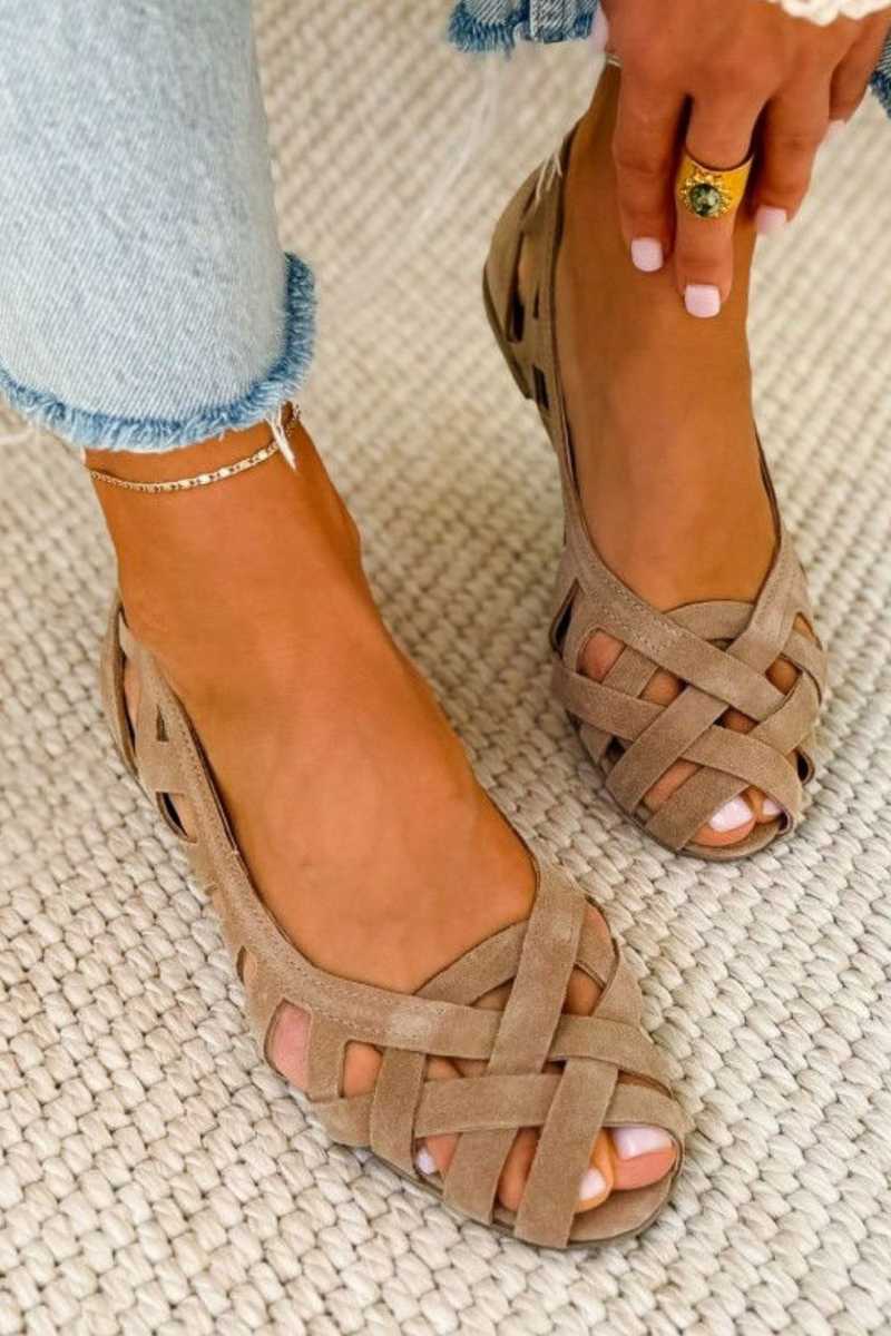 Flache Sandalen mit offener Spitze und gewebtem Obermaterial