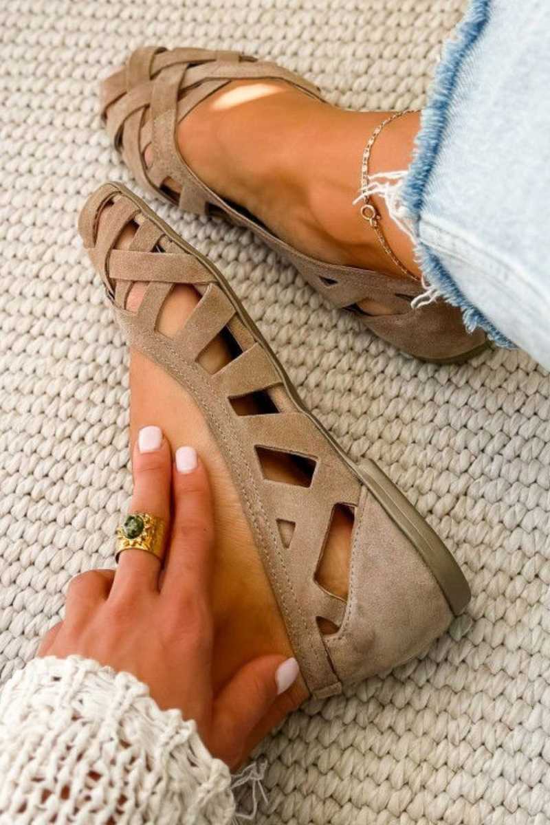 Flache Sandalen mit offener Spitze und gewebtem Obermaterial