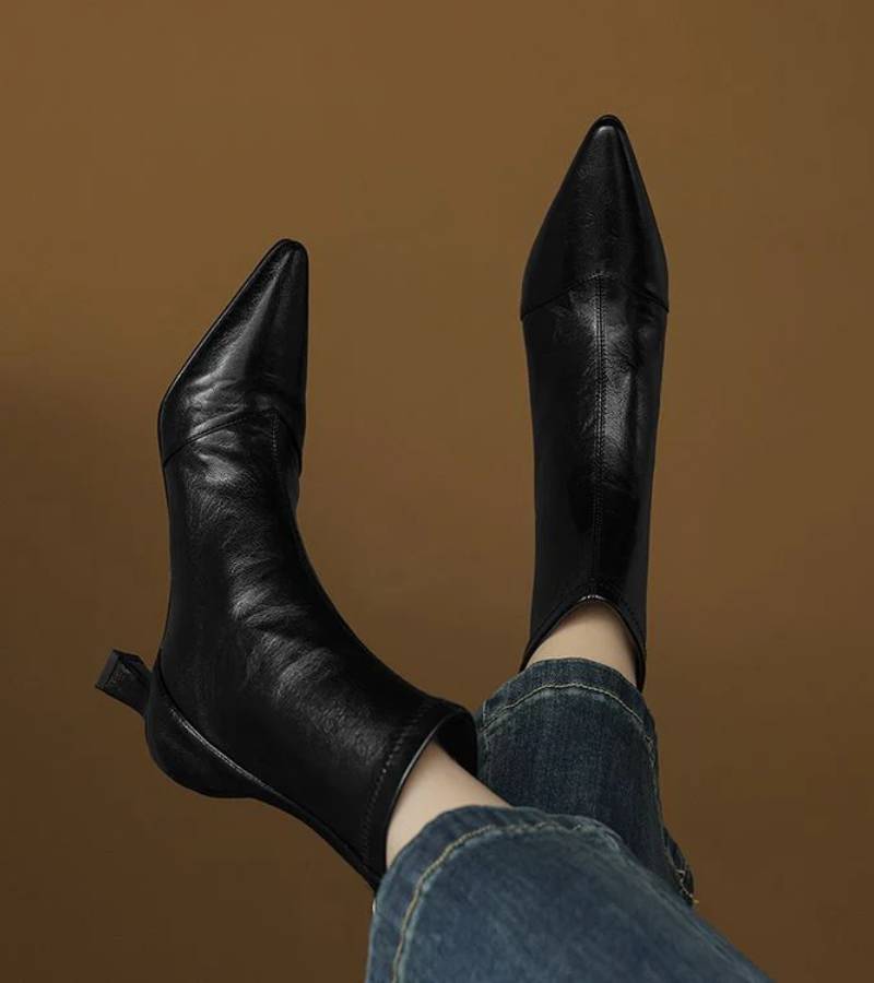 Fulvia | Minimalistische Lederstiefeletten mit mittelhohem Absatz