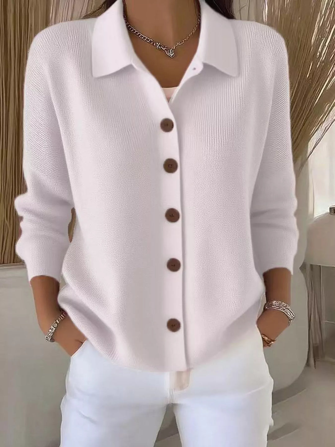 Mila™ – Elegants Strickjäckli mit Chnöpf