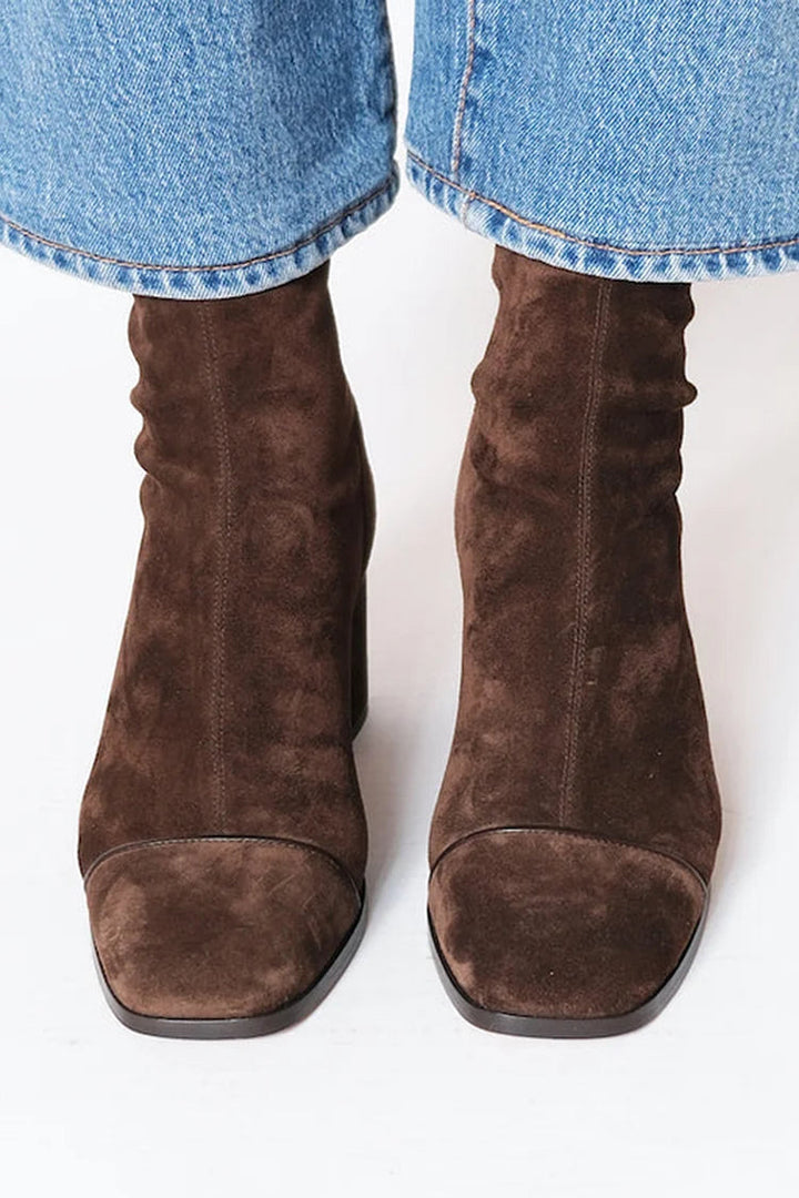 Ilanit™ | Luxe Stiefelette aus Wildleder mit mittlerem Absatz