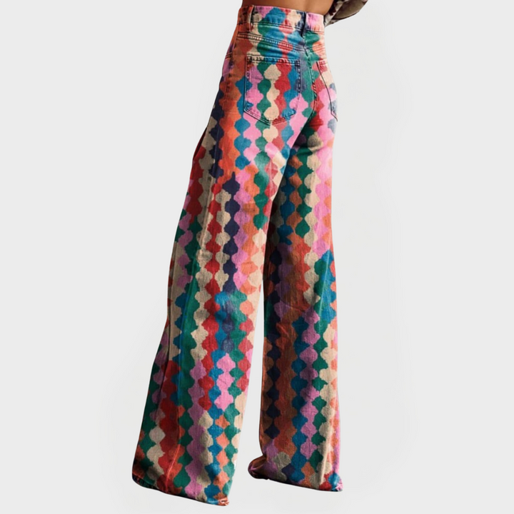 Bunte Jeans mit weiten Beinen für moderne Looks