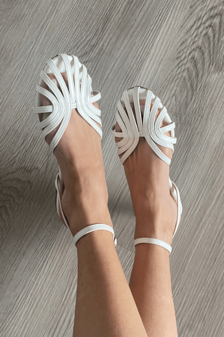 Sandalen mit Riemchen und runder Spitze