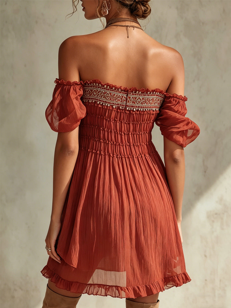 Rosa Minikleid mit Spitzenbesatz