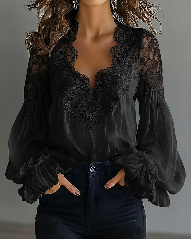 Patchwork-Spitzenbluse mit V-Ausschnitt