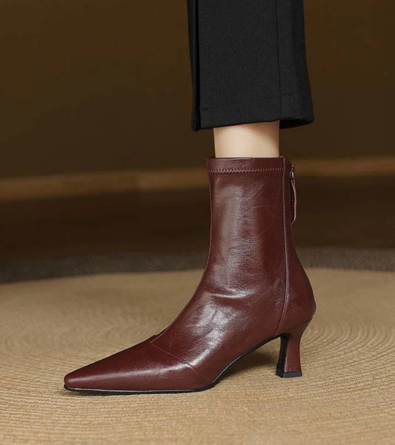 Fulvia | Minimalistische Lederstiefeletten mit mittelhohem Absatz