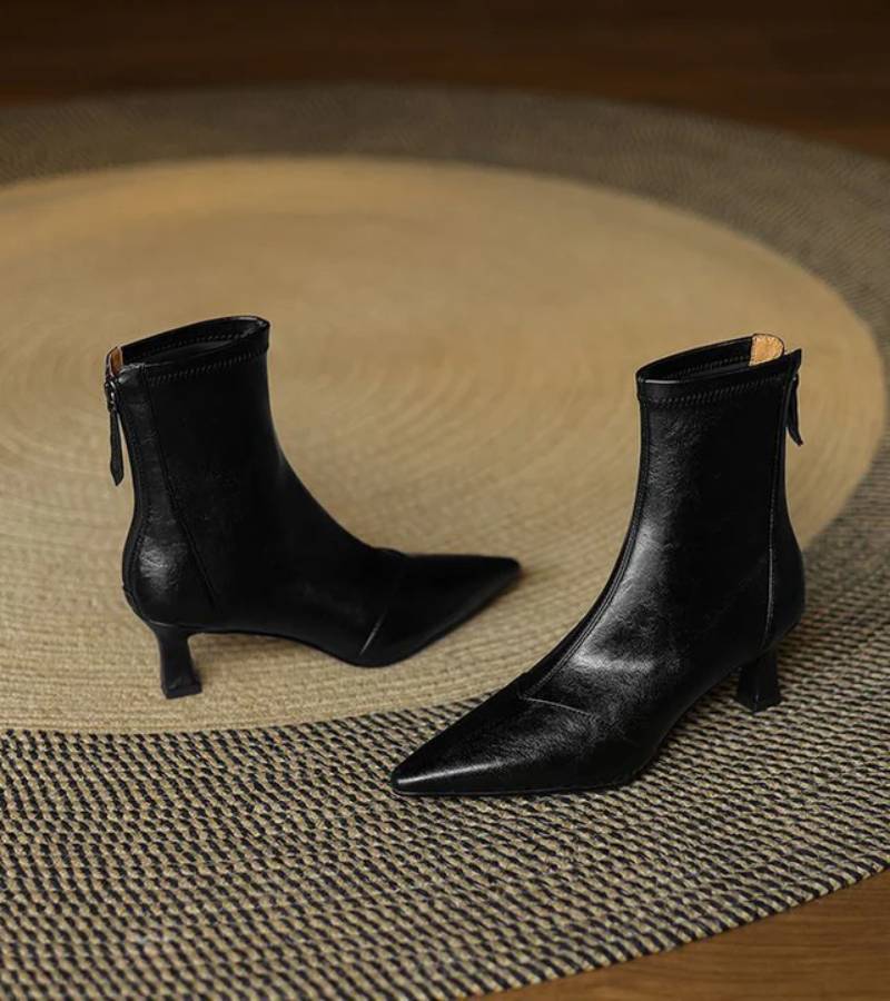 Fulvia | Minimalistische Lederstiefeletten mit mittelhohem Absatz