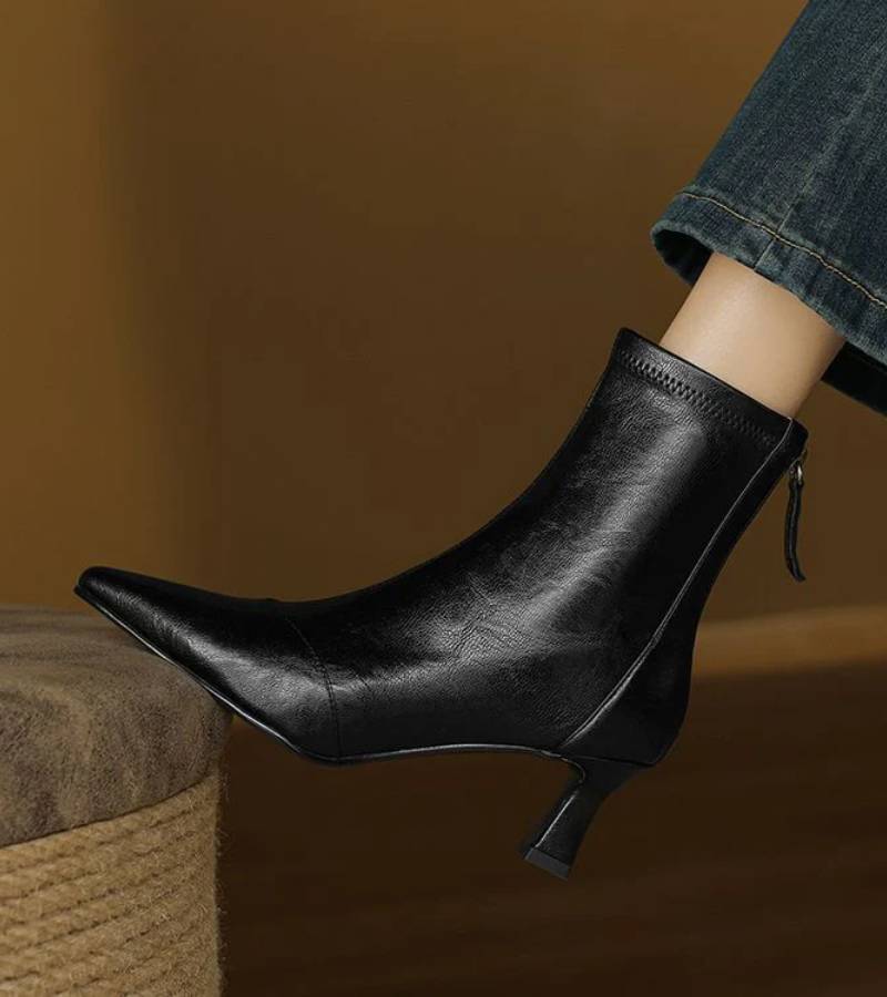 Fulvia | Minimalistische Lederstiefeletten mit mittelhohem Absatz