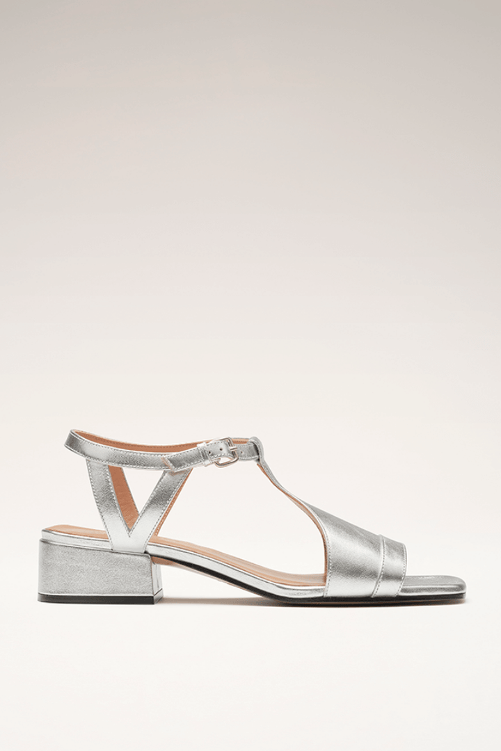 Sandalen mit gekreuzten Riemen, niedrigem Absatz und Blockabsatz