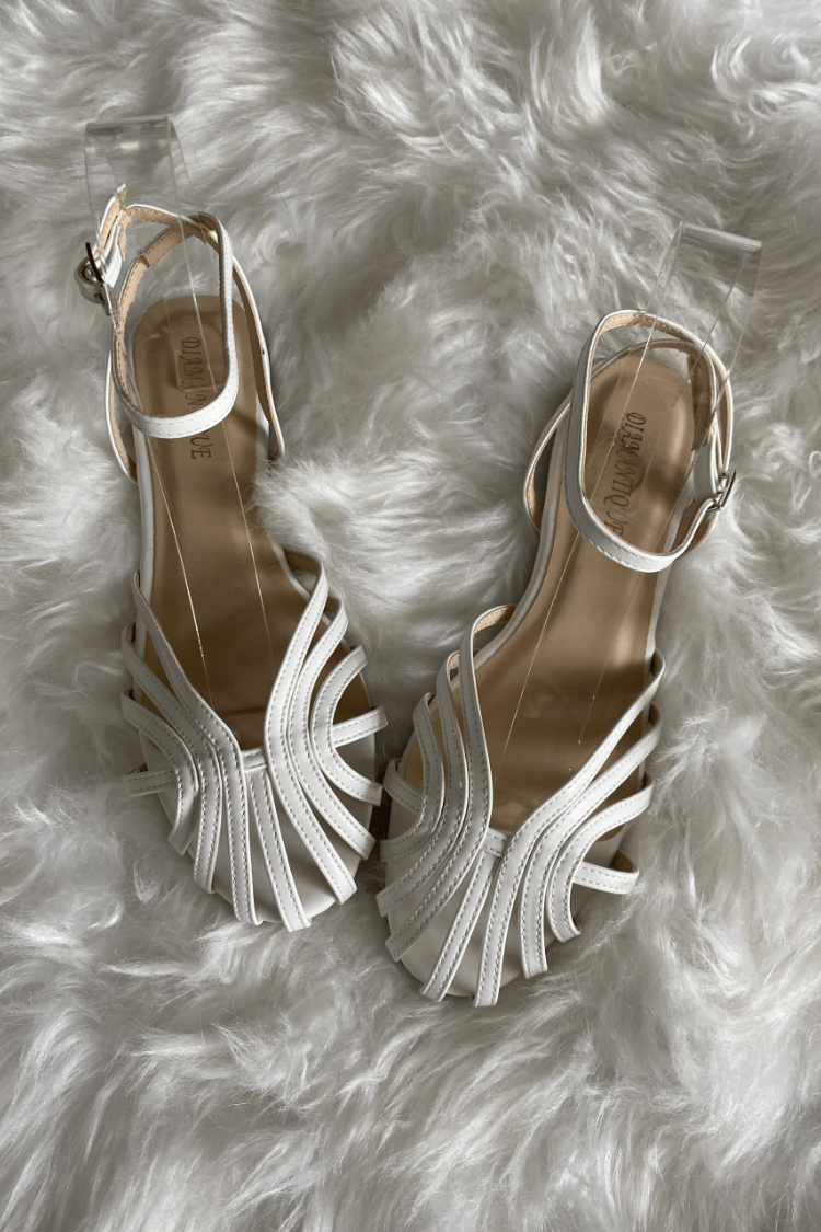 Sandalen mit Riemchen und runder Spitze