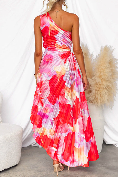 Langes, asymmetrisches Kleid mit einer Schulter, Falten und Druck
