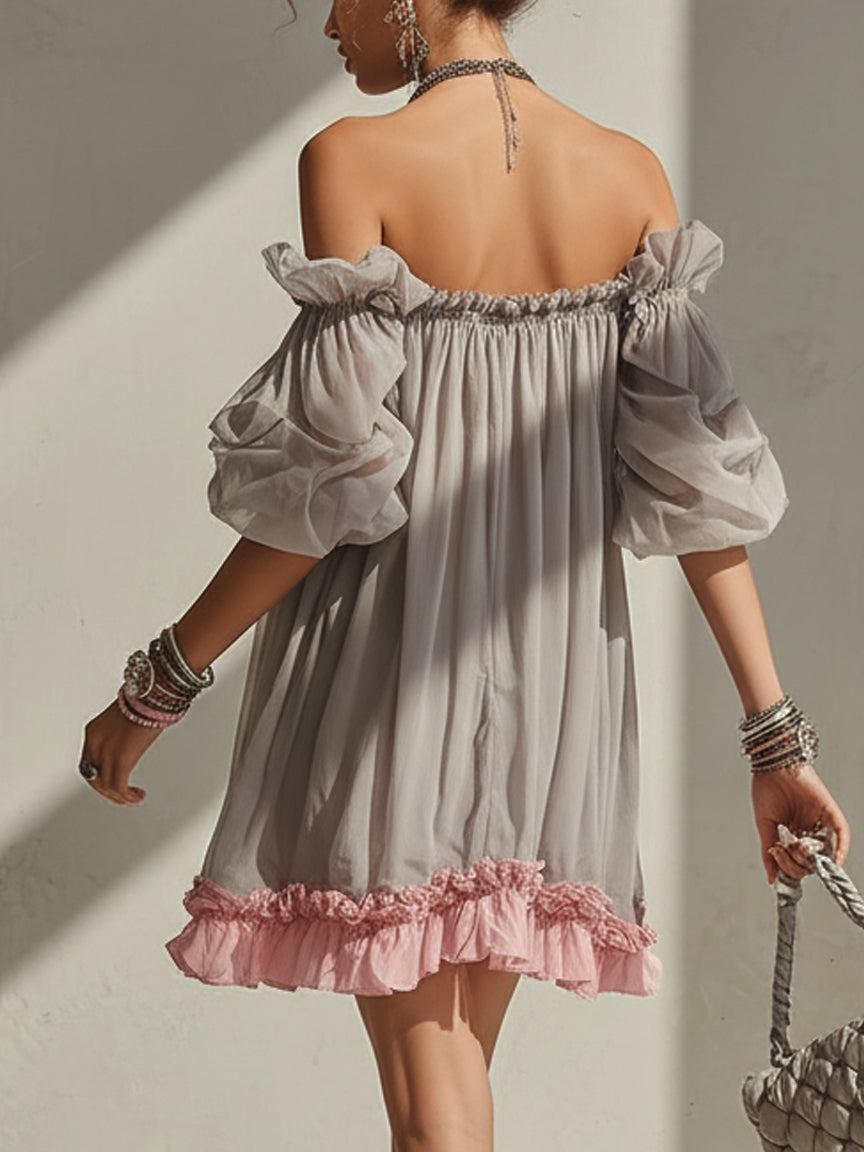 Graues trägerloses Minikleid aus Chiffon mit rosa Unterteil