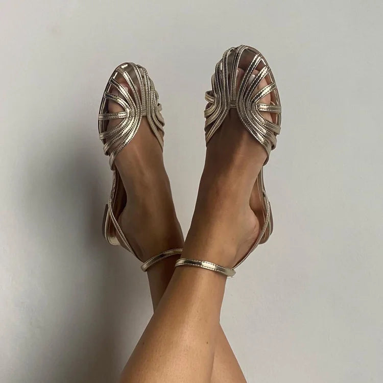 Sandalen mit Riemchen und runder Spitze