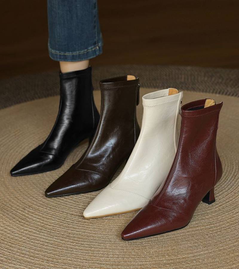 Fulvia | Minimalistische Lederstiefeletten mit mittelhohem Absatz