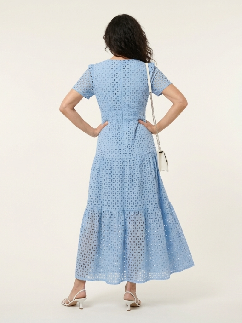 Brielle | Midi-Kleid mit V-Ausschnitt, kurzen Ärmeln und Stufenschnitt