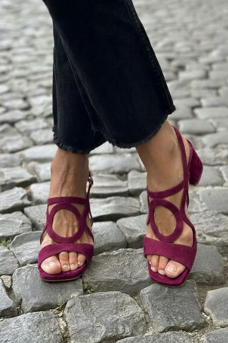 Sandalen mit eckiger Spitze und rundem Ausschnitt