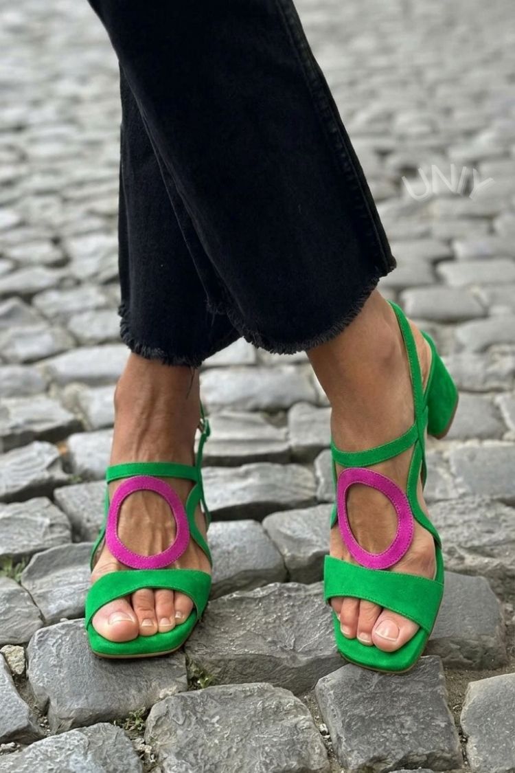 Sandalen mit eckiger Spitze und rundem Ausschnitt