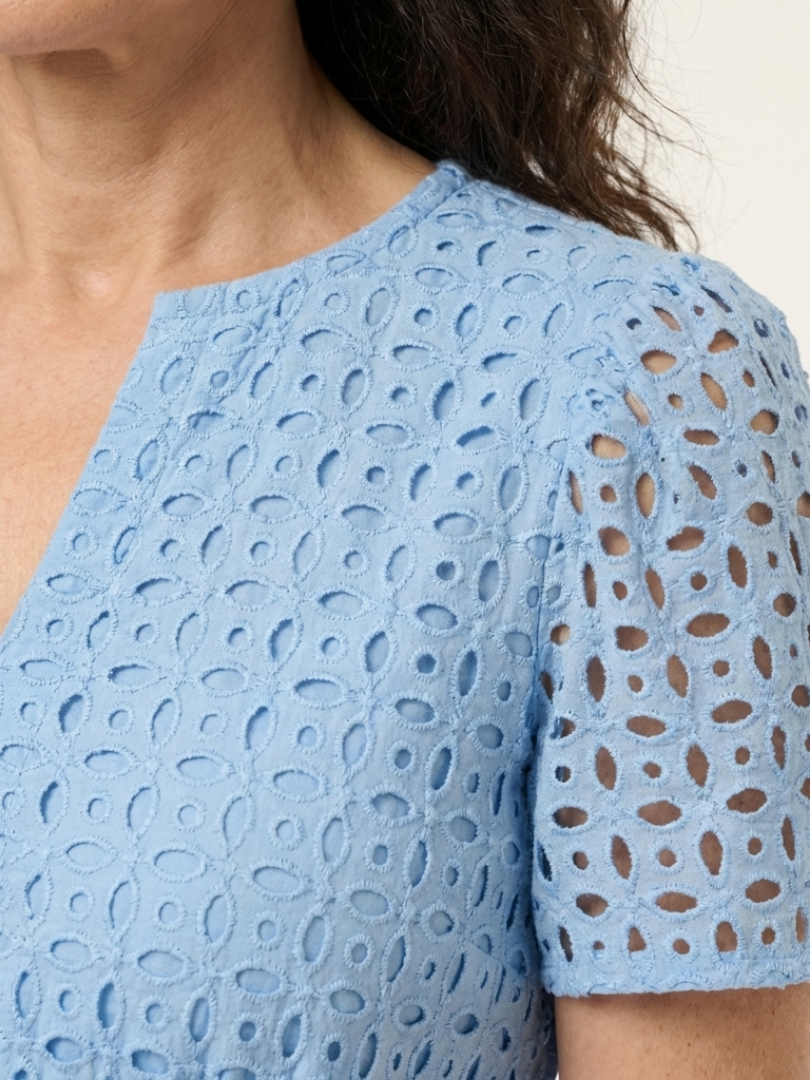 Brielle | Midi-Kleid mit V-Ausschnitt, kurzen Ärmeln und Stufenschnitt