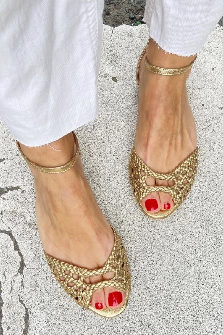 Sandalen mit Knöchelriemen