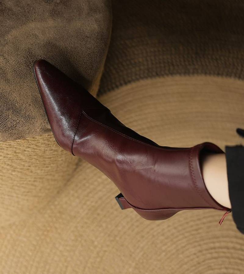 Fulvia | Minimalistische Lederstiefeletten mit mittelhohem Absatz
