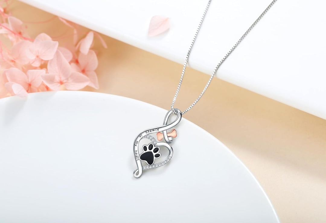Lucky Paw Halskette mit Herz, Knochen und Unendlichkeitssymbol