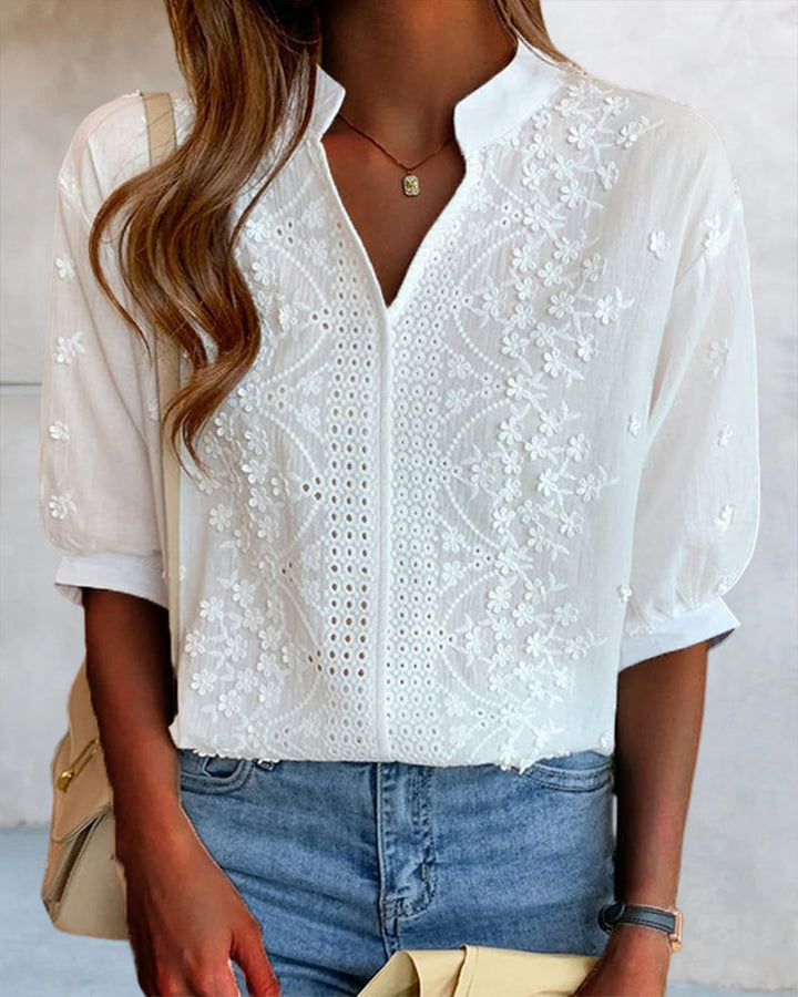 Bluse mit V-Ausschnitt und Puffärmeln und Spitzenverzierung
