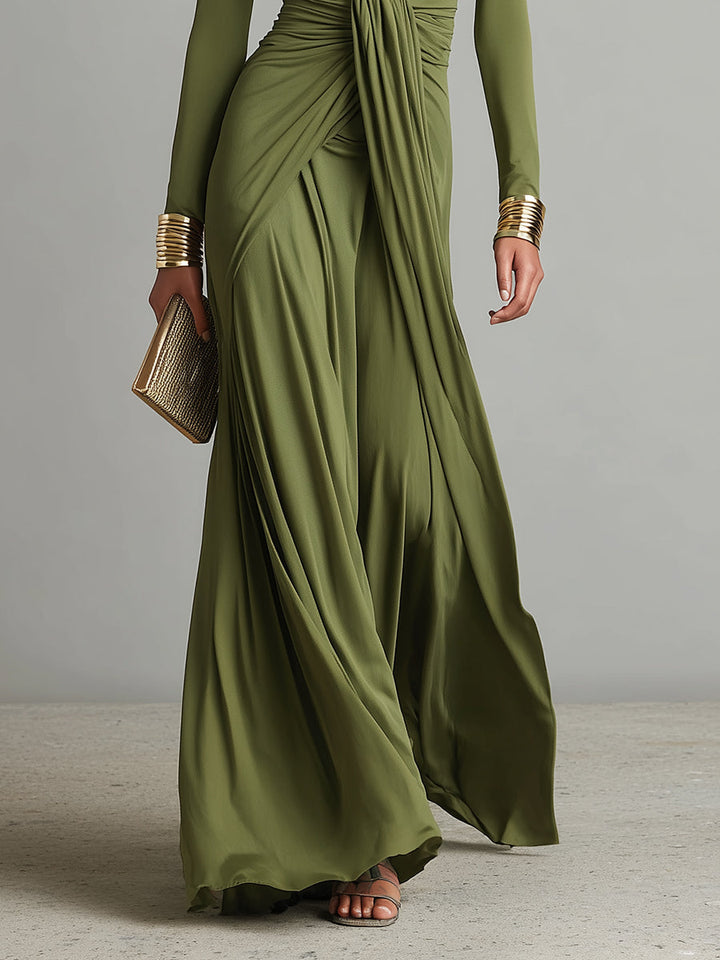 Olivgrünes langes Kleid aus elastischer Seide mit tiefem V-Ausschnitt und gerafften Details, Glamouröses Maxikleid