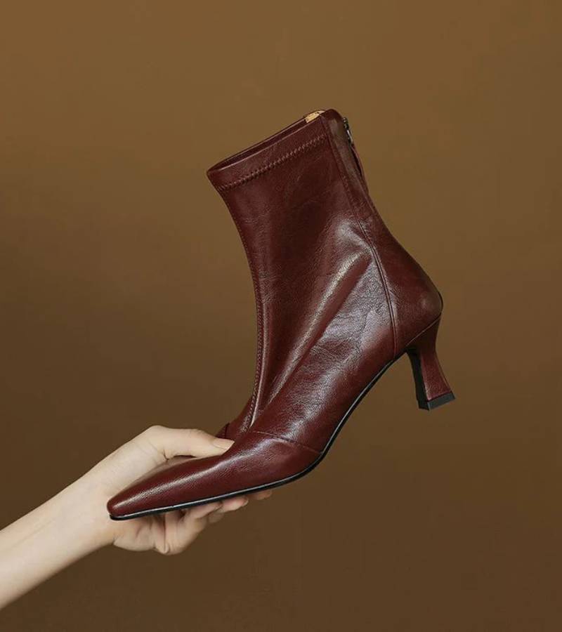 Fulvia | Minimalistische Lederstiefeletten mit mittelhohem Absatz