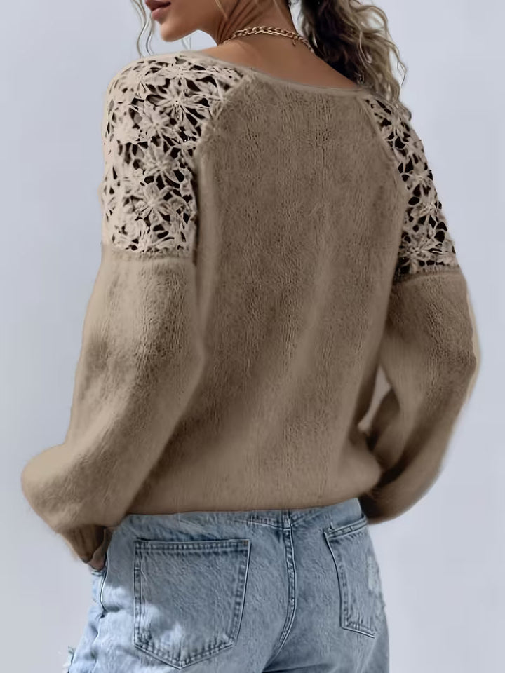 Dobrina – Schulterfreier Spitzenpullover mit Cut-out-Design