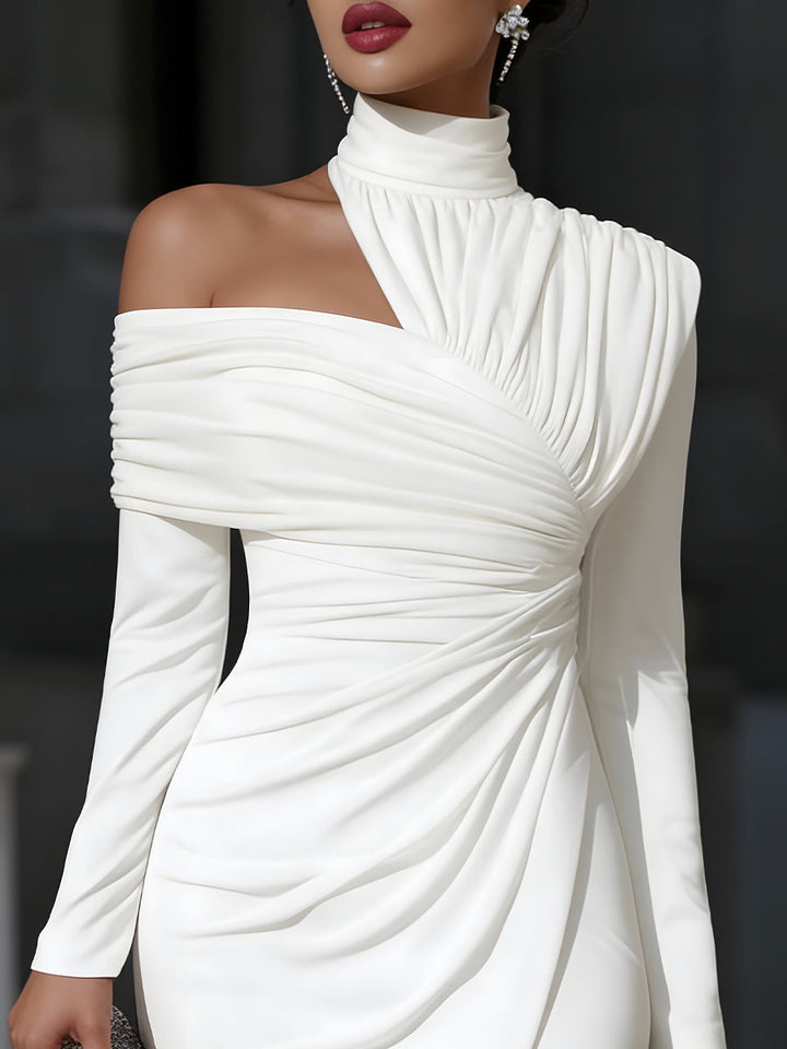 Asymmetrisches drapiertes Abendkleid mit hohem Kragen und One-Shoulder-Design