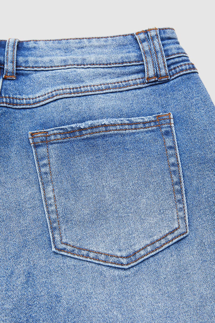 Denvara | Straight Cut Mid Rise Jeans