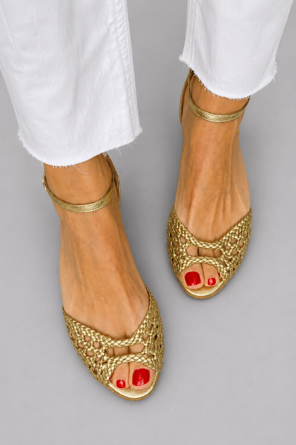 Sandalen mit Knöchelriemen