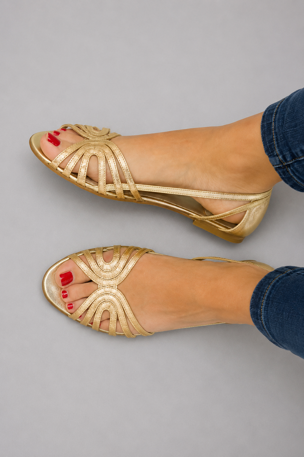 Sandalen mit offener Spitze und metallischem Glanz