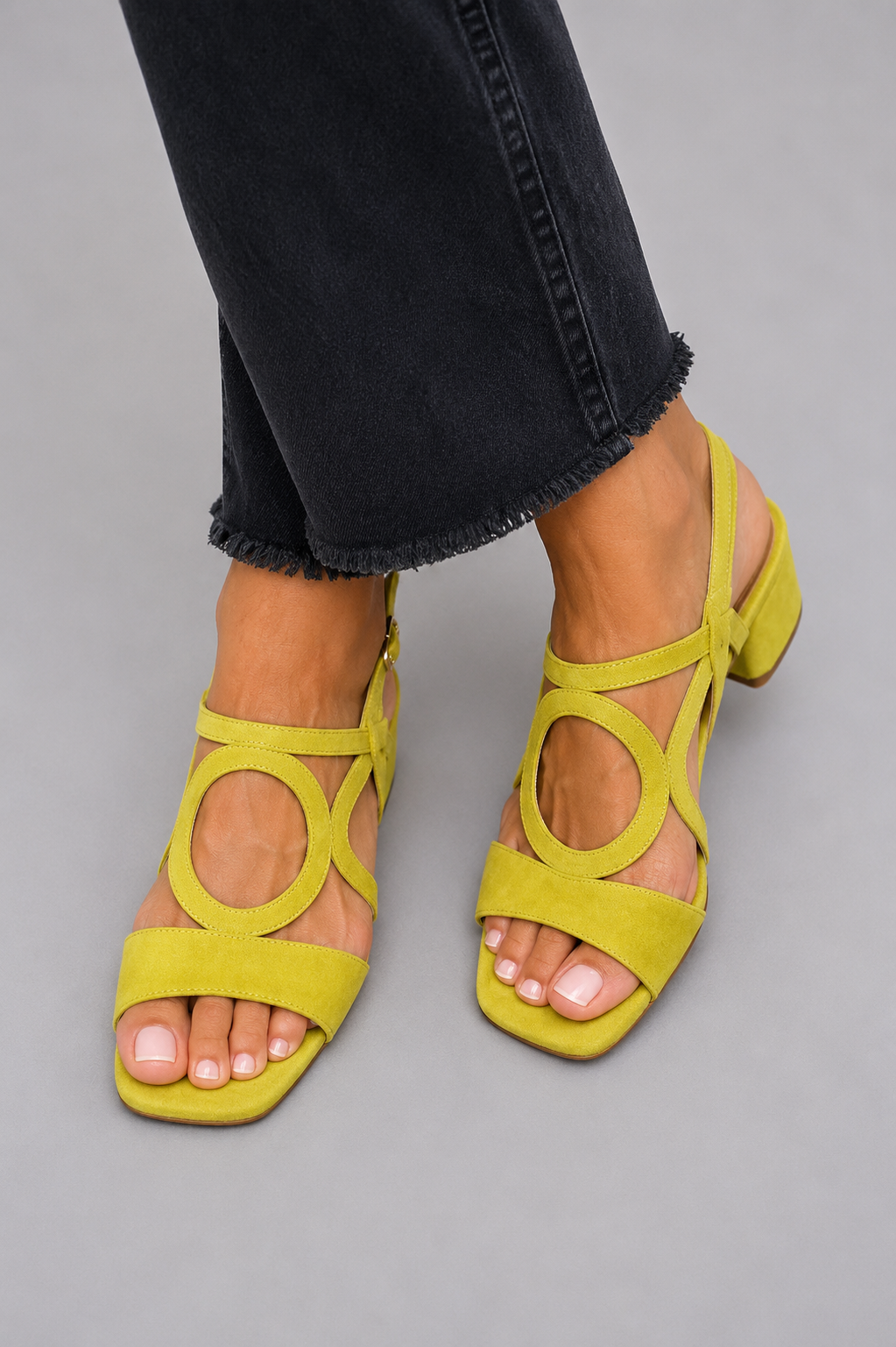 Sandalen mit eckiger Spitze und rundem Ausschnitt