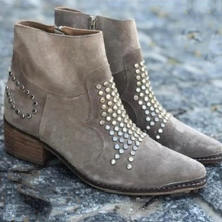Sloane™ | Stiefel mit Nietenrand