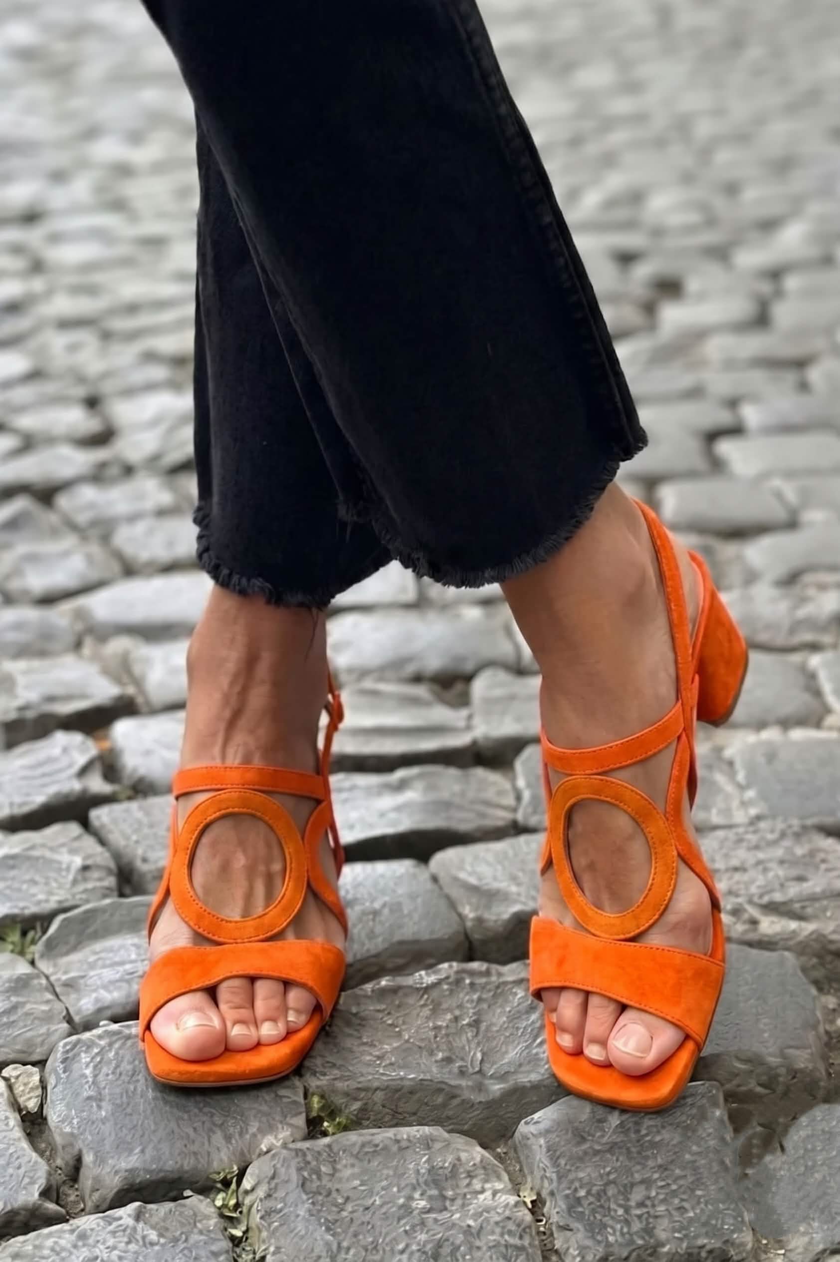 Sandalen mit eckiger Spitze und rundem Ausschnitt