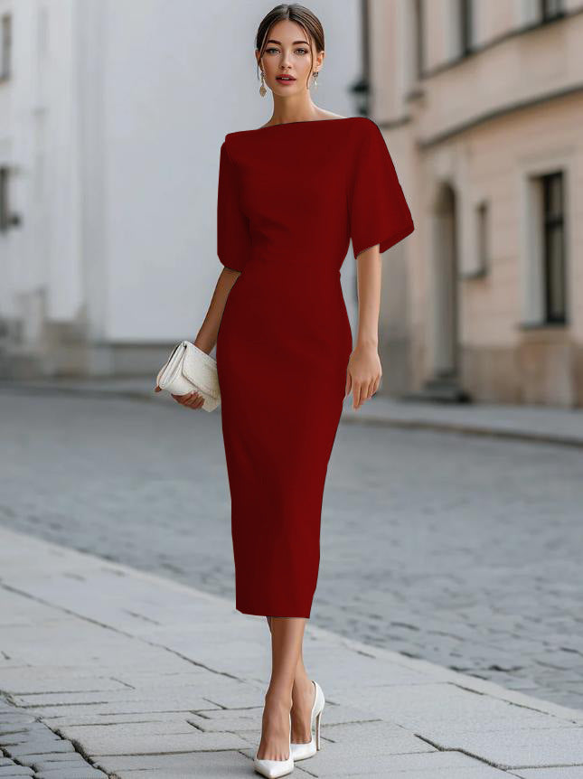 Tailliertes Midikleid mit kurzen Ärmeln und Rundhalsausschnitt