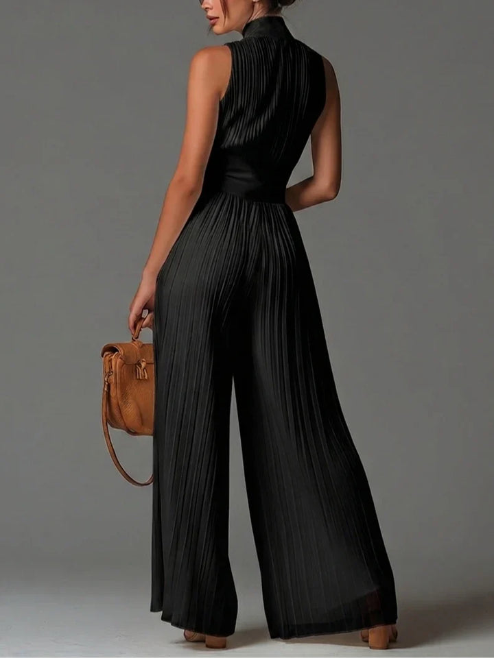ÉLAN – Skulpturaler Plissee-Jumpsuit