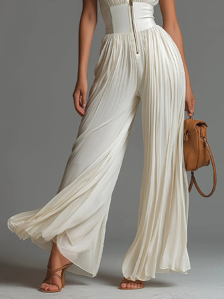 ÉLAN – Skulpturaler Plissee-Jumpsuit