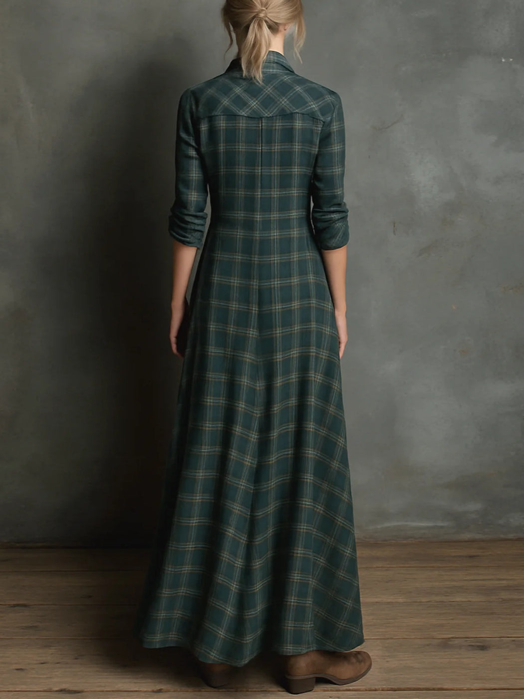 Livia™ | Langes Kleid mit Hemdkragen in grünem Karomuster