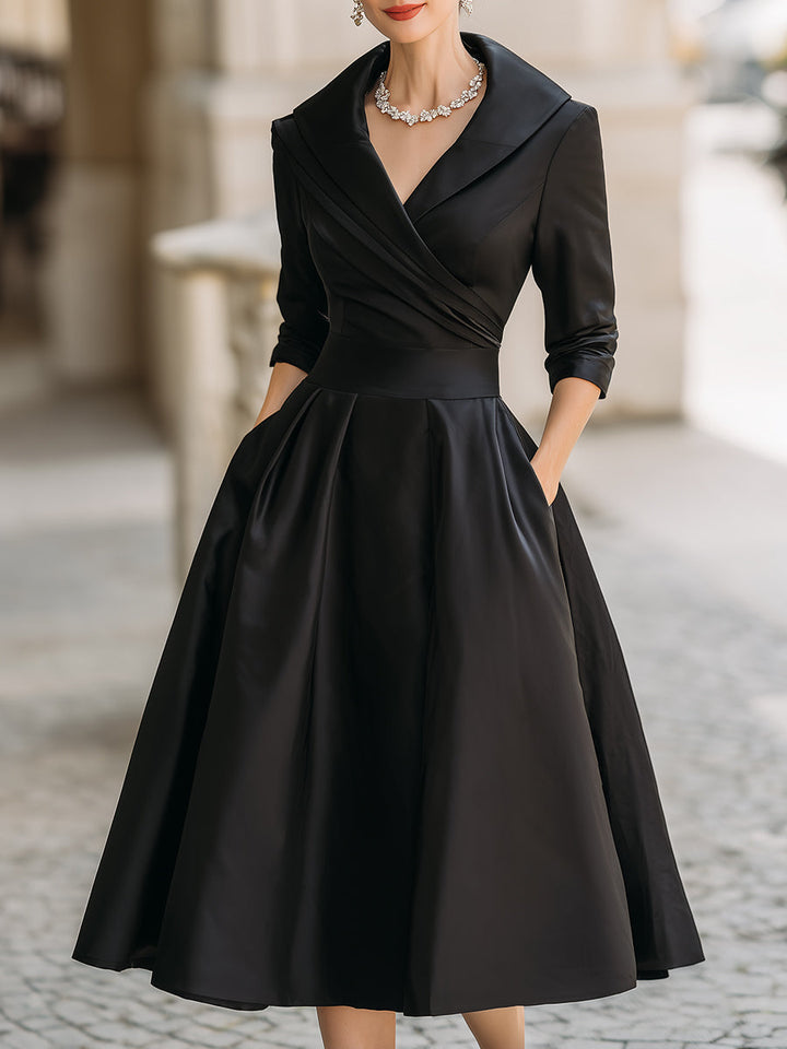 Vintage-inspiriertes Midikleid aus Satin mit drapiertem Kragen