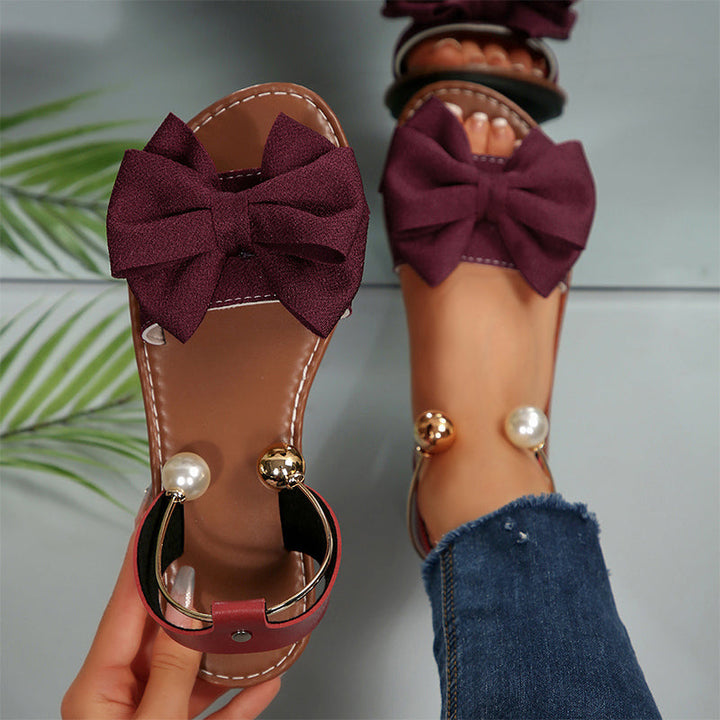 Alvilde – Sandalen mit Schleife und Perlen